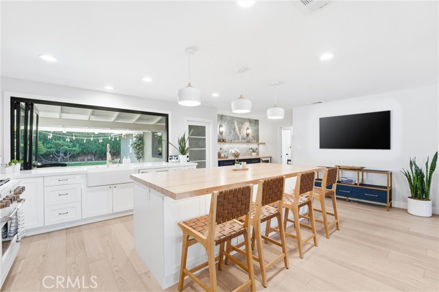 1124 E Maplewood Place, Orange CA: https://media.crmls.org/medias/39a637a6-6645-460b-914d-95d1c304c0b1.jpg