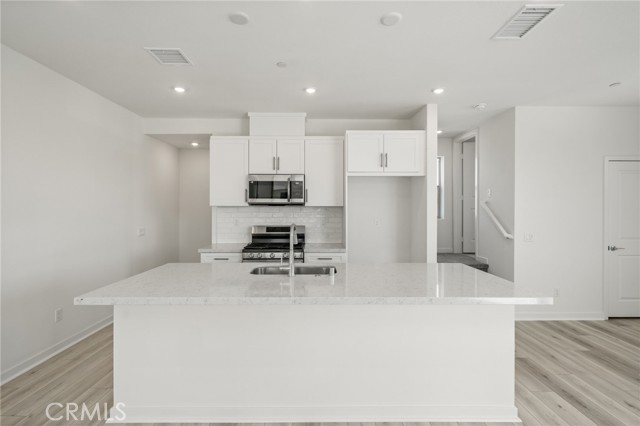 Detail Gallery Image 4 of 12 For 1595 E. Hermosa Lane #6, Placentia,  CA 92870 - 3 Beds | 2/1 Baths