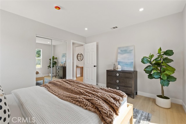 213 N Flower Street, Orange CA: https://media.crmls.org/medias/39a8a4ef-2042-46c1-aa08-80dbe905d2ad.jpg