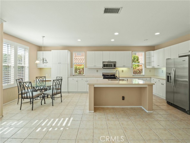 30375 June Rose Court, Castaic CA: https://media.crmls.org/medias/39aa23bb-d934-4562-a1de-ee5c907a2c8a.jpg