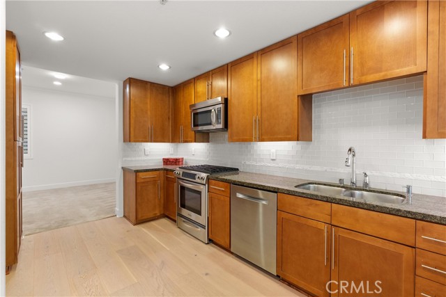 Detail Gallery Image 6 of 39 For 300 E 4th St #205,  Long Beach,  CA 90802 - 2 Beds | 2 Baths