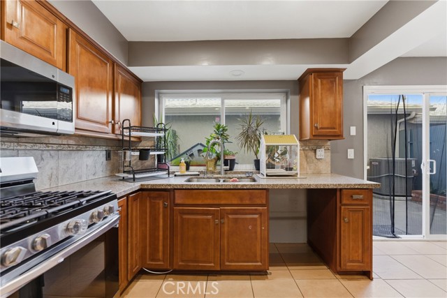 Detail Gallery Image 15 of 44 For 8901 Serapis #24,  Downey,  CA 90240 - 3 Beds | 3 Baths