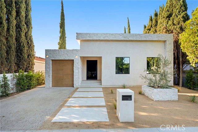 17827 Miranda Street, Encino CA: https://media.crmls.org/medias/39abbd8b-8b86-4722-8e7e-bab15be99c42.jpg