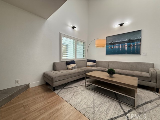 Detail Gallery Image 1 of 25 For 1109 Alabama St, Huntington Beach,  CA 92648 - 3 Beds | 3 Baths