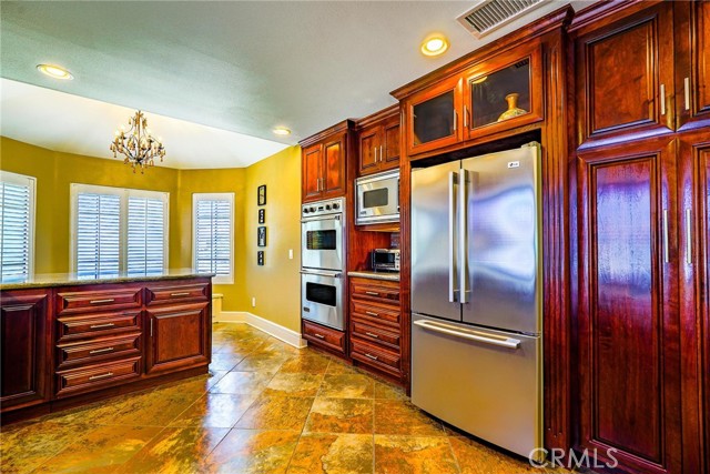 Detail Gallery Image 13 of 73 For 24163 Mentry Dr, Newhall,  CA 91321 - 6 Beds | 3/1 Baths