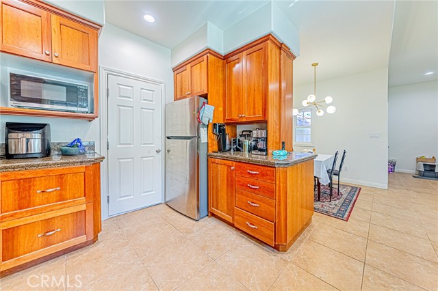 26 Seton, Irvine CA: https://media.crmls.org/medias/39ad5b89-25c9-4f70-abcc-87b1017e6764.jpg