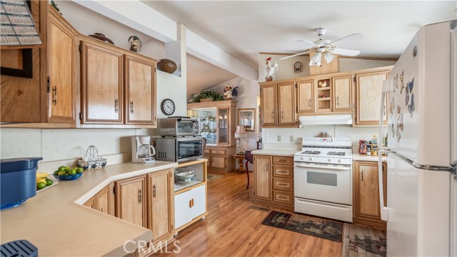 1536 S State Street, Hemet CA: https://media.crmls.org/medias/39af30f6-002e-4d65-8b91-e85adff4c498.jpg