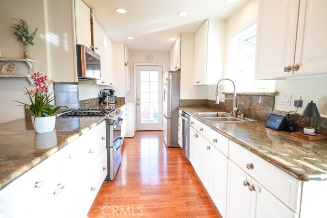 Detail Gallery Image 5 of 19 For 23136 Anza Ave, Torrance,  CA 90505 - 4 Beds | 2 Baths