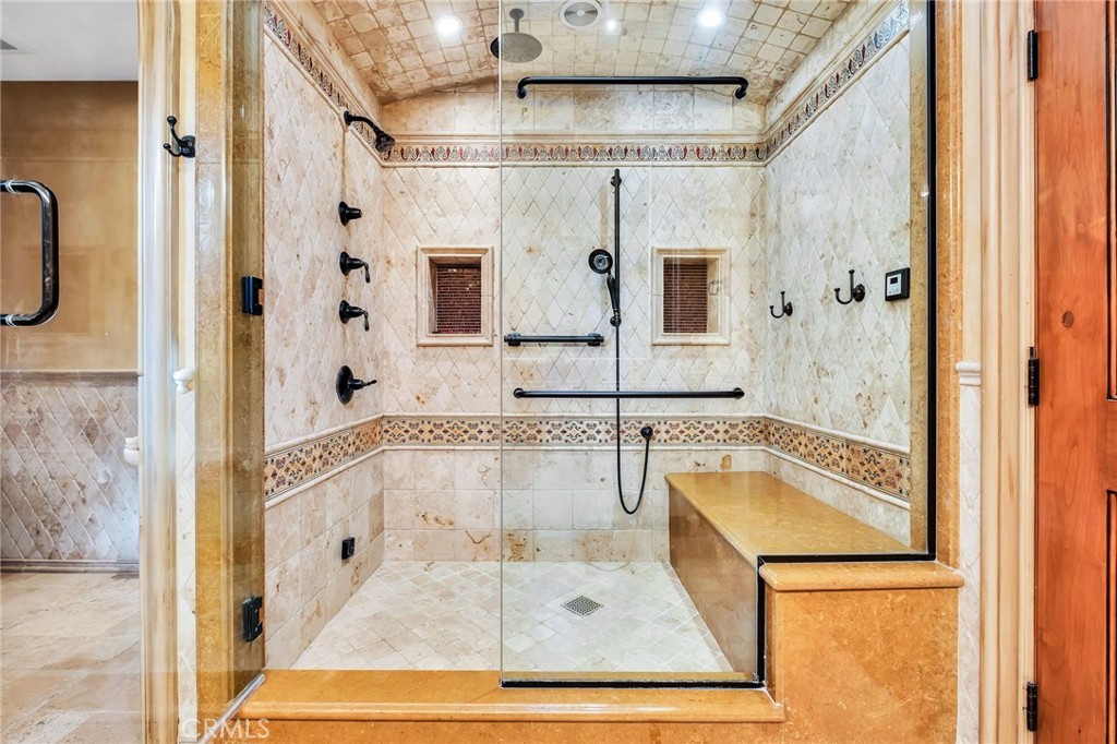 https://media.crmls.org/medias/39afefcb-4e46-438a-9089-882908d02efb.jpg?preset=X-Large