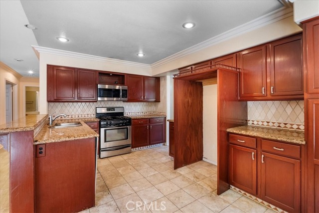 Detail Gallery Image 11 of 30 For 1008 Funquest Dr, Fallbrook,  CA 92028 - 4 Beds | 3 Baths