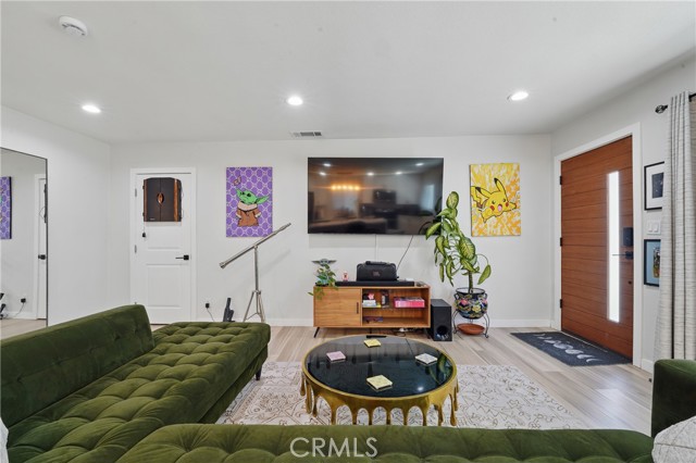 Detail Gallery Image 4 of 32 For 1343 Cordon Dr, City Terrace,  CA 90063 - 3 Beds | 1 Baths