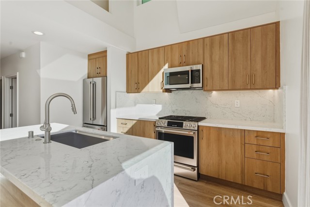 Detail Gallery Image 11 of 39 For 6200 Woodlake Ave, Woodland Hills,  CA 91367 - 3 Beds | 2 Baths