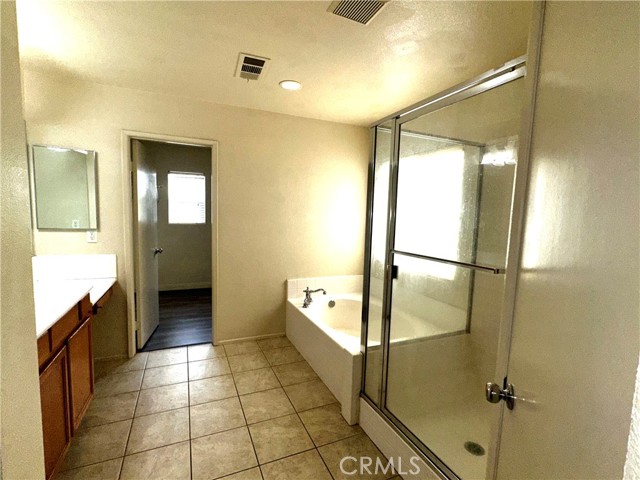 Detail Gallery Image 14 of 27 For 9374 Sapphire Ave, Hesperia,  CA 92344 - 4 Beds | 2/1 Baths