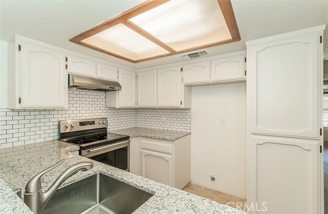 712 E Magill Avenue, Fresno CA: https://media.crmls.org/medias/39b164e7-2136-48e2-9583-a6331ada87a0.jpg