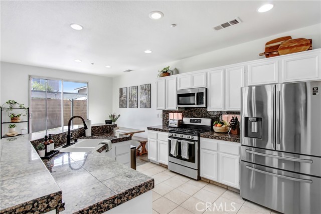 11376 Riverpass Court, Riverside CA: https://media.crmls.org/medias/39b2031e-e85e-45f2-a0e2-9e606494c88d.jpg