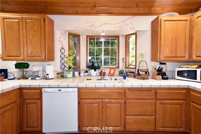 Detail Gallery Image 38 of 72 For 27547 W Shore Rd, Lake Arrowhead,  CA 92352 - 3 Beds | 3/1 Baths