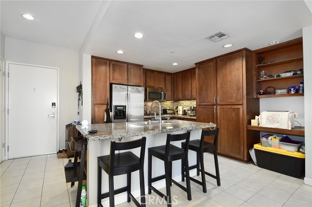 Detail Gallery Image 6 of 31 For 21301 Erwin St #343,  Woodland Hills,  CA 91367 - 2 Beds | 2 Baths