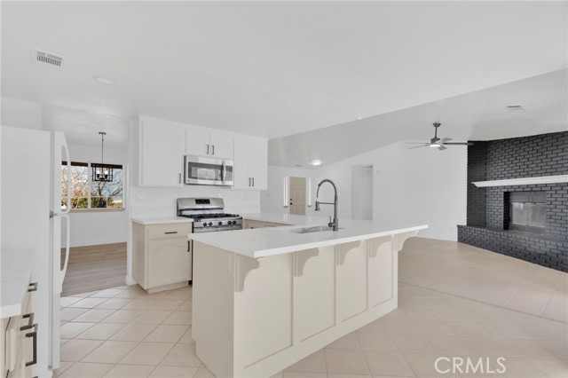 Detail Gallery Image 16 of 71 For 329 Lindero Rd, Pinon Hills,  CA 92372 - 7 Beds | 4 Baths