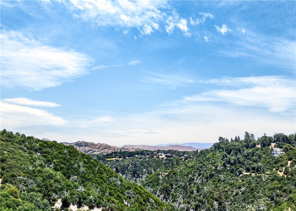 https://media.crmls.org/medias/39b3c244-de18-4ee3-916b-54ab6eaf37e1.jpg?preset=X-Large