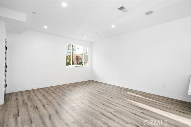 Detail Gallery Image 5 of 32 For 10857 Morrison #1/2,  North Hollywood,  CA 91601 - 4 Beds | 3 Baths