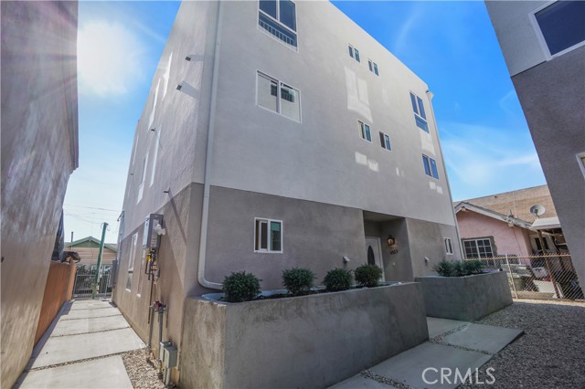 Detail Gallery Image 8 of 25 For 4921 1/2 Normandie, Los Angeles,  CA 90037 - 4 Beds | 4/1 Baths