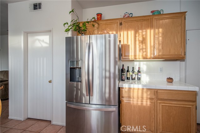 Detail Gallery Image 15 of 29 For 12721 Royal Oak Ct, Yucaipa,  CA 92399 - 4 Beds | 2/1 Baths