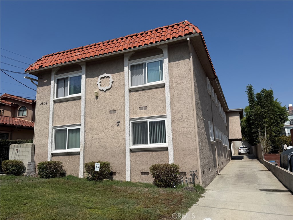 2105 Speyer Lane #A — architectural residence