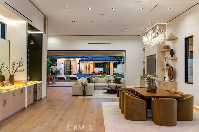 Detail Gallery Image 9 of 72 For 11826 Kling St, Valley Village,  CA 91607 - 6 Beds | 5/1 Baths