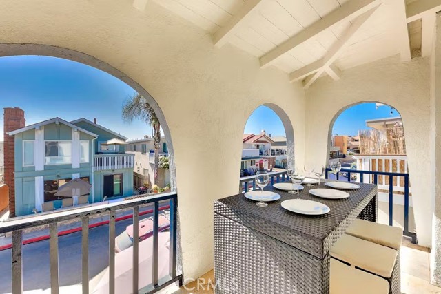 Detail Gallery Image 1 of 24 For 125 46th St #B,  Newport Beach,  CA 92663 - 3 Beds | 2 Baths