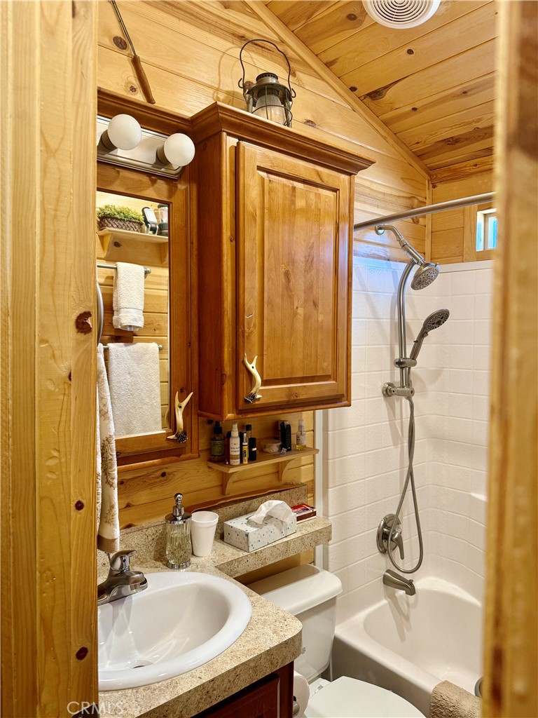 https://media.crmls.org/medias/39b65b1e-5d67-42ec-ae4a-d74bfb512219.jpg?preset=X-Large