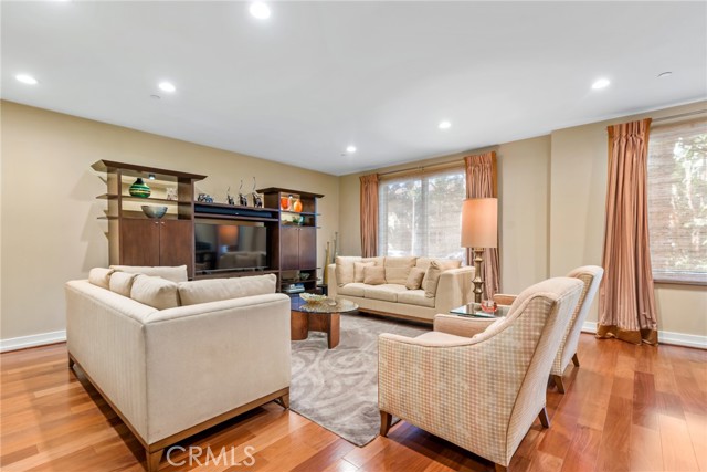 130 N Swall Drive, Beverly Hills CA: https://media.crmls.org/medias/39b66eb3-1ddf-46d6-b3f5-0fb15842552f.jpg