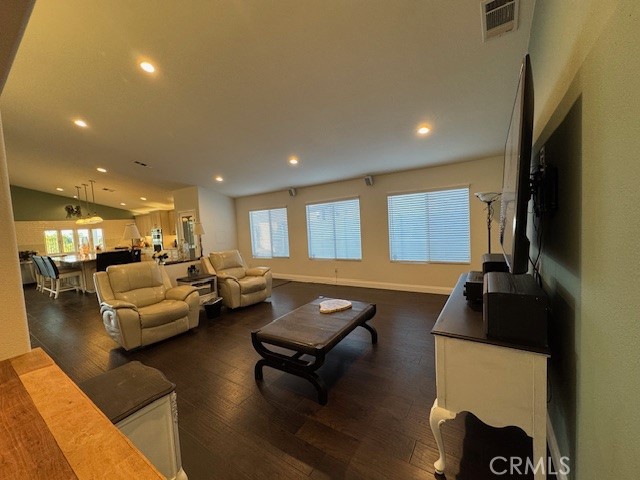 Detail Gallery Image 7 of 47 For 307 Appleby St, Corona,  CA 92881 - 4 Beds | 3/1 Baths