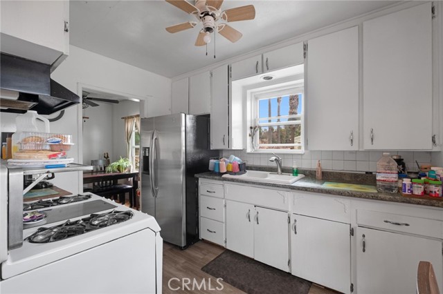 1040 E 67th Street, Long Beach CA: https://media.crmls.org/medias/39b76680-1b86-46b8-8c6e-f1efe9d6b0ec.jpg