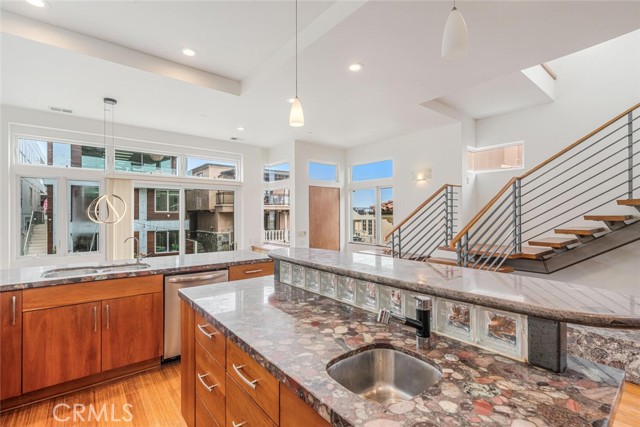 221 17th, Manhattan Beach, California 90266, 5 Bedrooms Bedrooms, ,6 BathroomsBathrooms,Residential,For Sale,17th,SR26091960