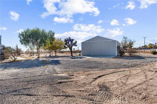 Detail Gallery Image 3 of 50 For 10325 Olivine Rd, Victorville,  CA 92392 - 4 Beds | 2 Baths