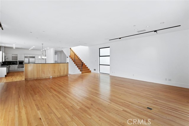 129 20th Street, Manhattan Beach CA: https://media.crmls.org/medias/39b7af1a-dbbe-4996-8dc0-05eff025cf06.jpg