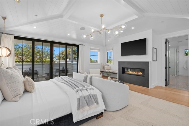 Detail Gallery Image 32 of 75 For 676 18th St, Manhattan Beach,  CA 90266 - 6 Beds | 6/2 Baths