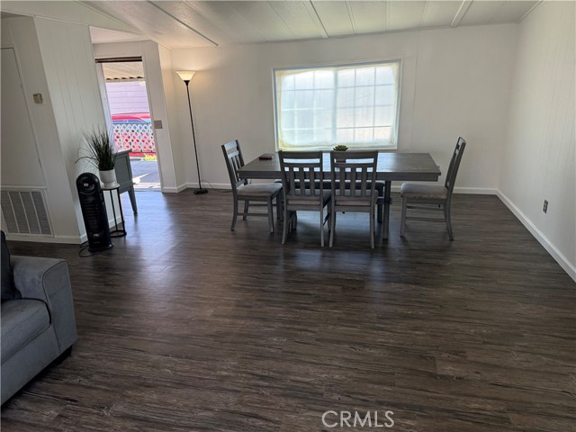 17400 Valley Blvd, Fontana CA: https://media.crmls.org/medias/39b871d2-478a-4008-9421-8dc7f562d878.jpg
