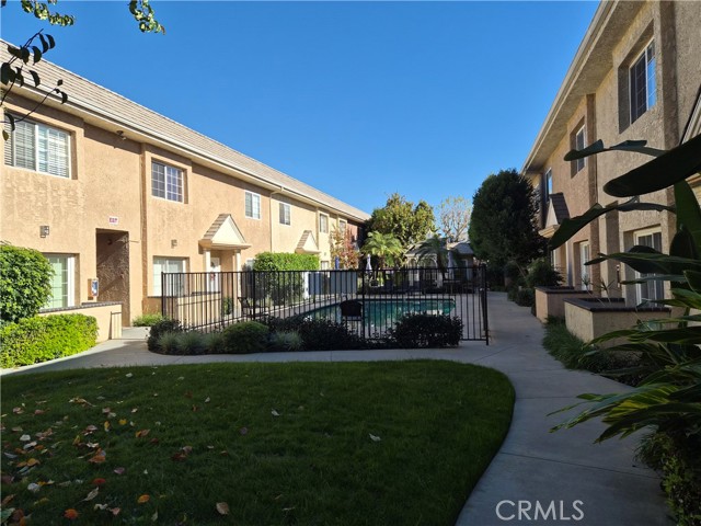 Detail Gallery Image 6 of 33 For 7615 Glade Ave #115,  Canoga Park,  CA 91304 - 3 Beds | 2/1 Baths