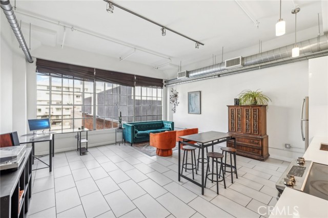 Detail Gallery Image 2 of 26 For 939 S Broadway #413,  Los Angeles,  CA 90015 - 1 Beds | 1 Baths