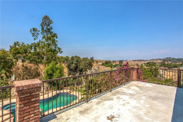 6966 Ranch View Road, Riverside CA: https://media.crmls.org/medias/39ba2240-1ec7-469a-b13a-5ea181a878f6.jpg