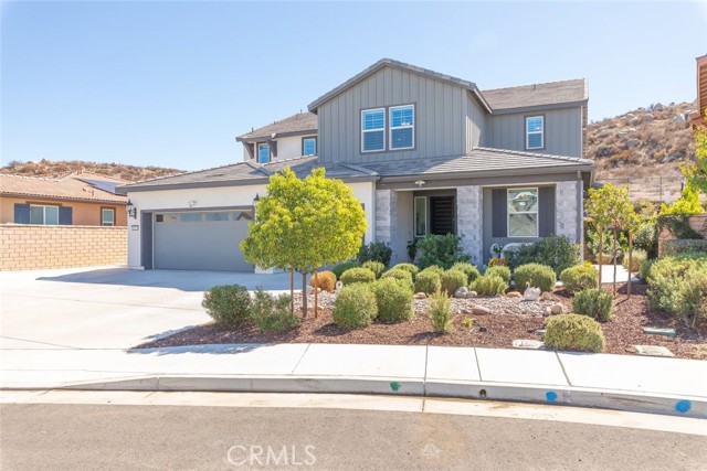 Detail Gallery Image 3 of 56 For 26219 Silver Birch, Menifee,  CA 92584 - 6 Beds | 4/1 Baths