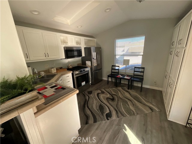 Detail Gallery Image 6 of 13 For 2060 Newport Blvd, Costa Mesa,  CA 92627 - 1 Beds | 1 Baths