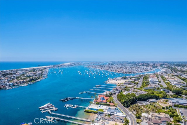 2209 Bayside Drive, Corona del Mar CA: https://media.crmls.org/medias/39ba9559-df12-4915-ae64-1231be04ee2e.jpg