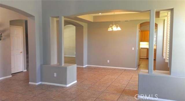 Detail Gallery Image 4 of 25 For 43 Valencia Ln, Redlands,  CA 92374 - 5 Beds | 3/1 Baths