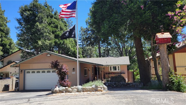 Detail Gallery Image 1 of 27 For 221 Darfo Dr, Crestline,  CA 92325 - 3 Beds | 2 Baths