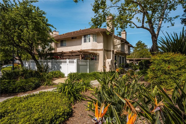 Detail Gallery Image 2 of 40 For 24394 Larchmont Ct, Laguna Hills,  CA 92653 - 2 Beds | 2/1 Baths