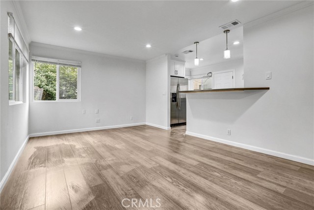 Detail Gallery Image 5 of 22 For 5657 Donna Ave, Tarzana,  CA 91356 - 2 Beds | 1 Baths