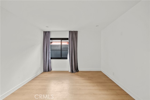 Detail Gallery Image 8 of 9 For 6607 Troost Ave, North Hollywood,  CA 91606 - 3 Beds | 3 Baths