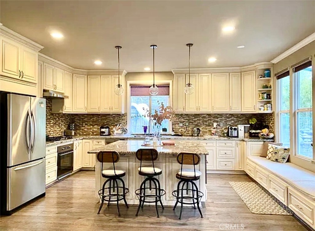 https://media.crmls.org/medias/39bfde94-b611-4063-8fff-096286d5db6c.jpg?preset=X-Large